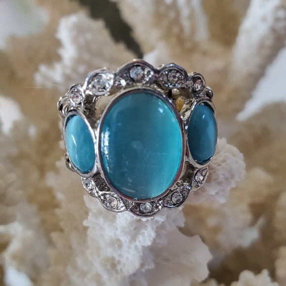 Silver Tone Stretch Ring with Blue Stones 💥3 for $24💥 - Picture 7 of 13